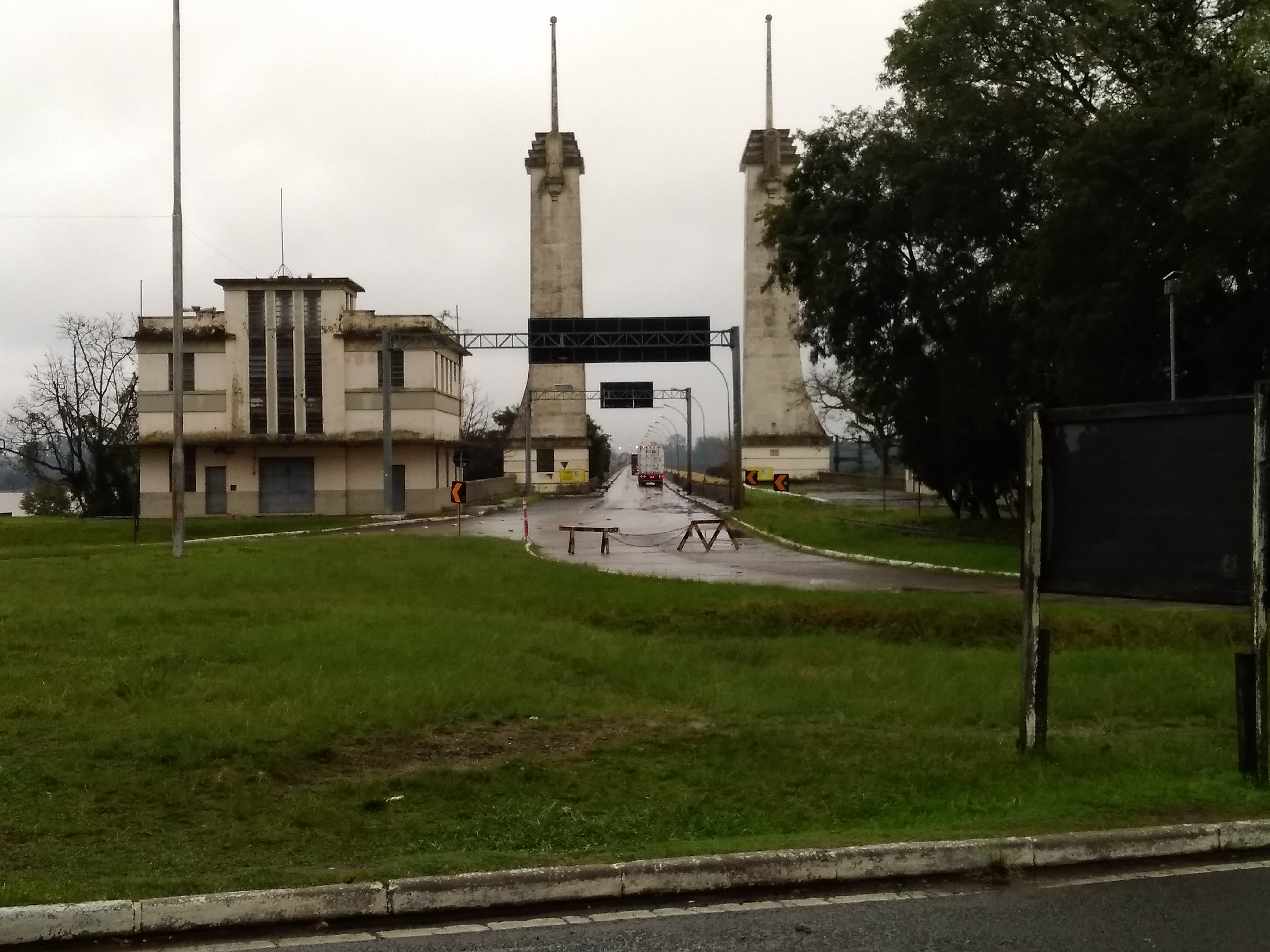 Dá pra trazer carro usado do Uruguai? Entenda a lei