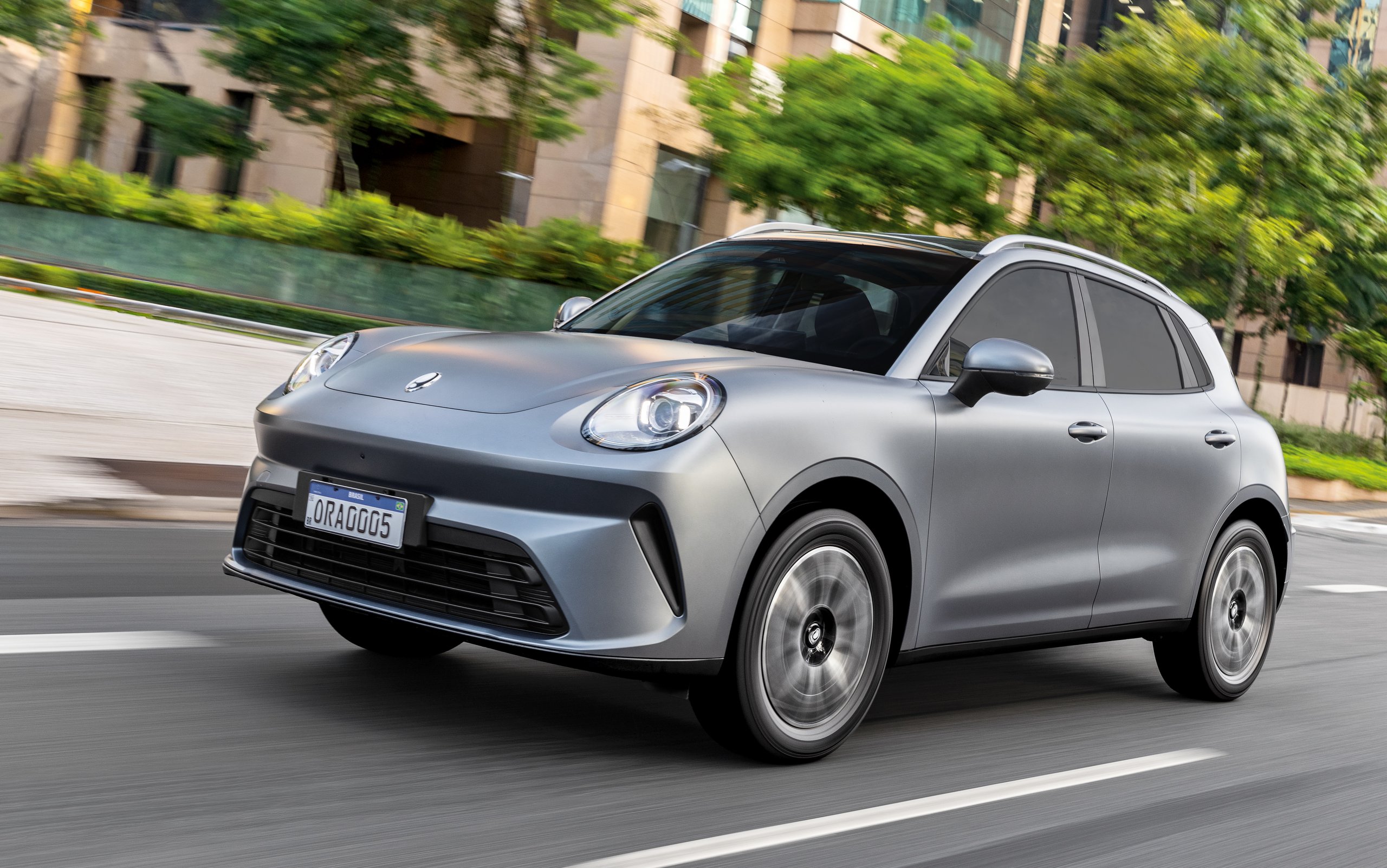 GWM ORA 5 chega ao Brasil a R$159k: o que você compra por R$9k a mais que o BYD Dolphin GS?