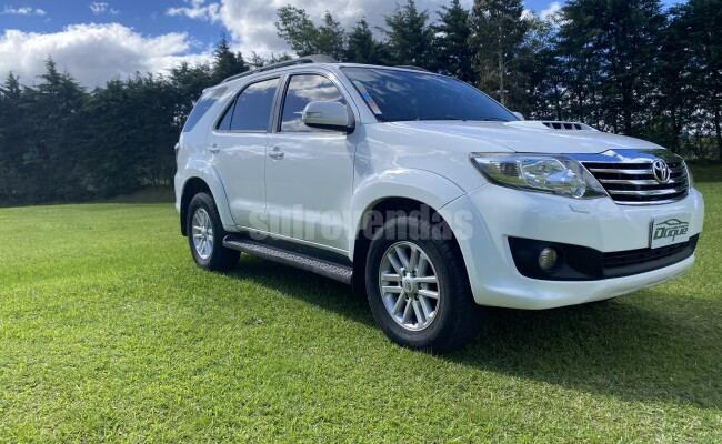 TOYOTA HILUX SW4