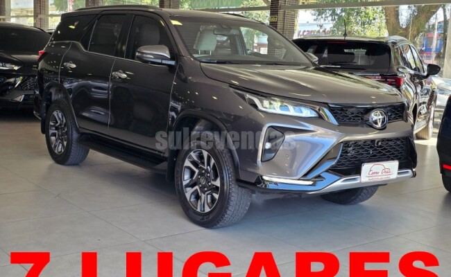 Toyota HILUX SW4 2.8 D-4D TURBO DIESEL DIAMOND 7L 4X4 AUTOMÁTICO