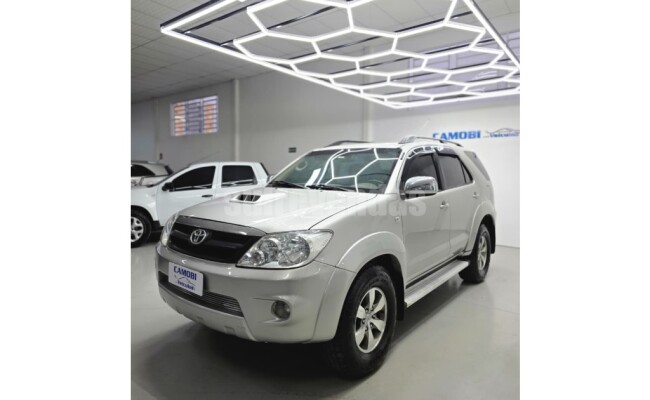 TOYOTA HILUX SW4
