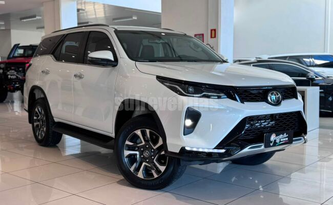 TOYOTA HILUX SW4